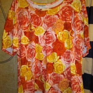 Florish fashion tee with accent